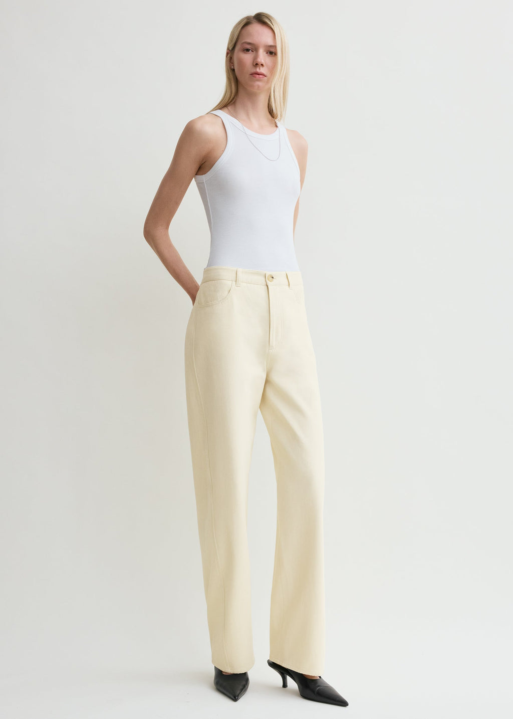 Curved rib tank white